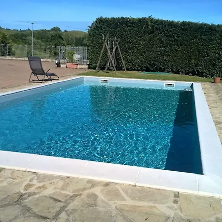 Sofia Hébergement de vacances Montegrosso dʼAsti